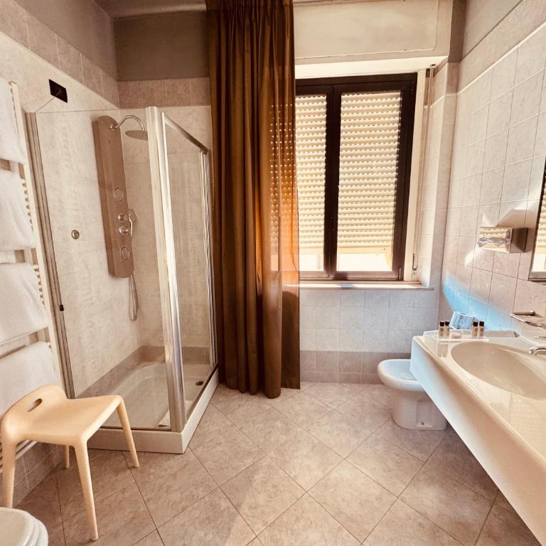 Hotel Pex Mantova - Camera Familiare con Bagno Privato - 3