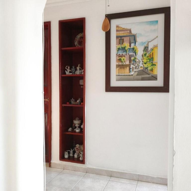 Comodo apartamento cerca al aeropuerto y la playa - Two-Bedroom Apartment with Balcony - 5