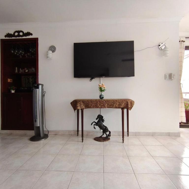 Comodo apartamento cerca al aeropuerto y la playa - Two-Bedroom Apartment with Balcony - 16