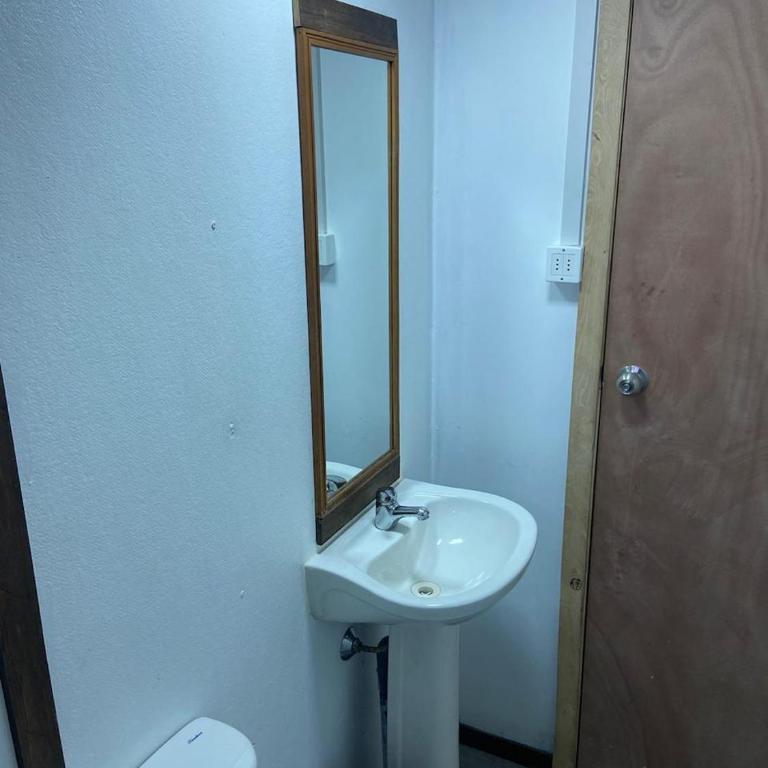 Hospedaje Corina Coyhaique - Double Room with Shared Bathroom - 7