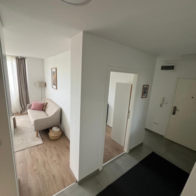 Sassy - Two-Bedroom Apartment - 4