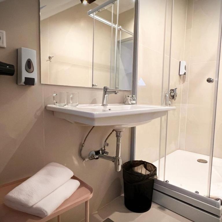 Eda7 Boutique Rooms - Deluxe Double or Twin Room - 8