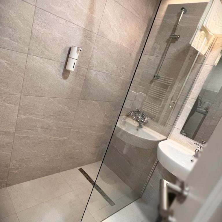 Eda7 Boutique Rooms - Deluxe Double or Twin Room - 42