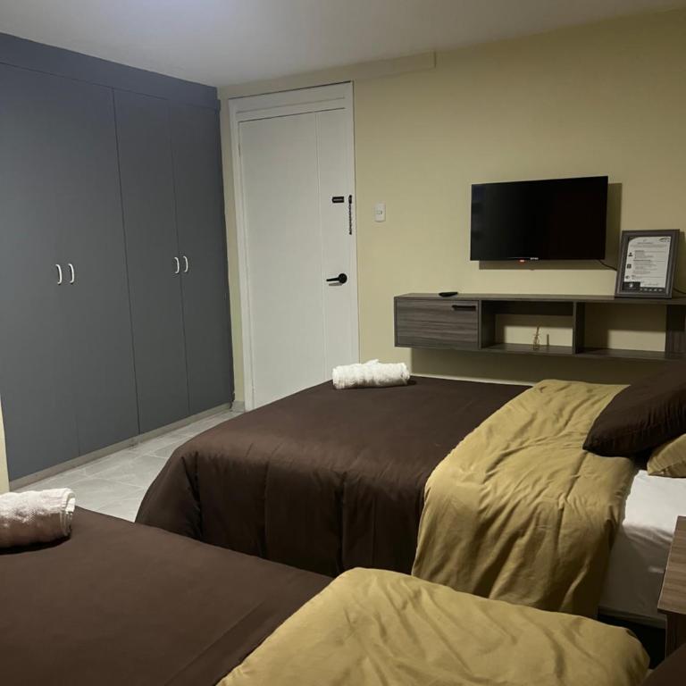 AShostEcuador, Quito, rooms & suits, Quito cerca parque La Carolina - Habitación Doble - 2 camas - 9