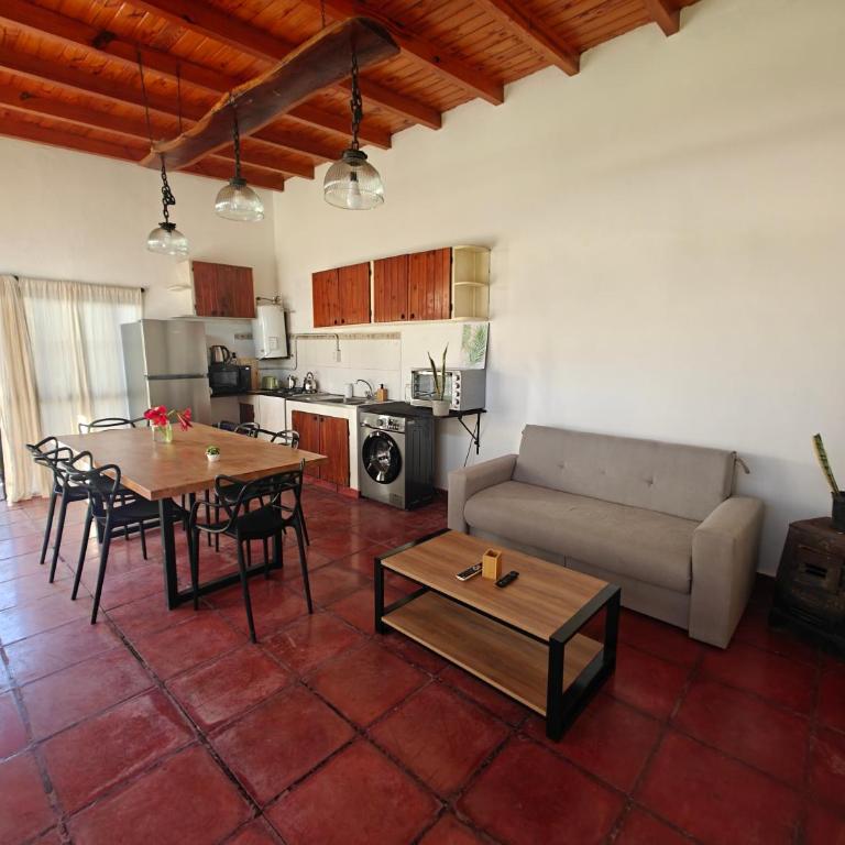 Casa Quinta rural con pileta - Five-Bedroom House - 12