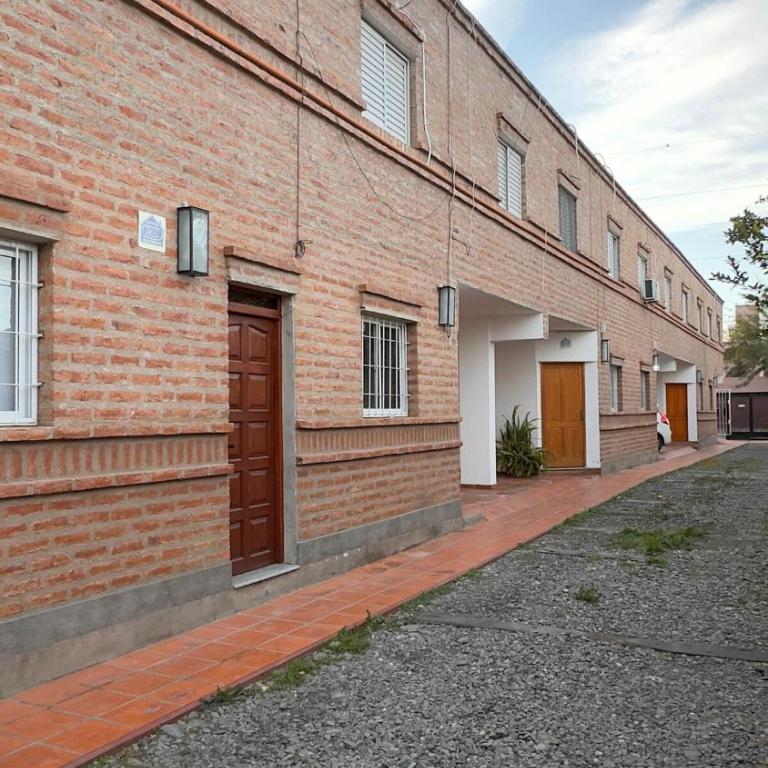 Duplex completo en area residencial - Apartamento de 2 dormitorios - 1
