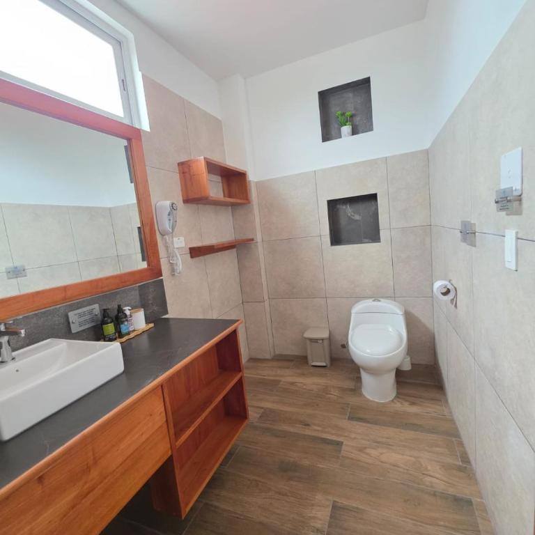CASA GALAPAGOS by Hostal Fragata - Double Room with Private Bathroom - 15
