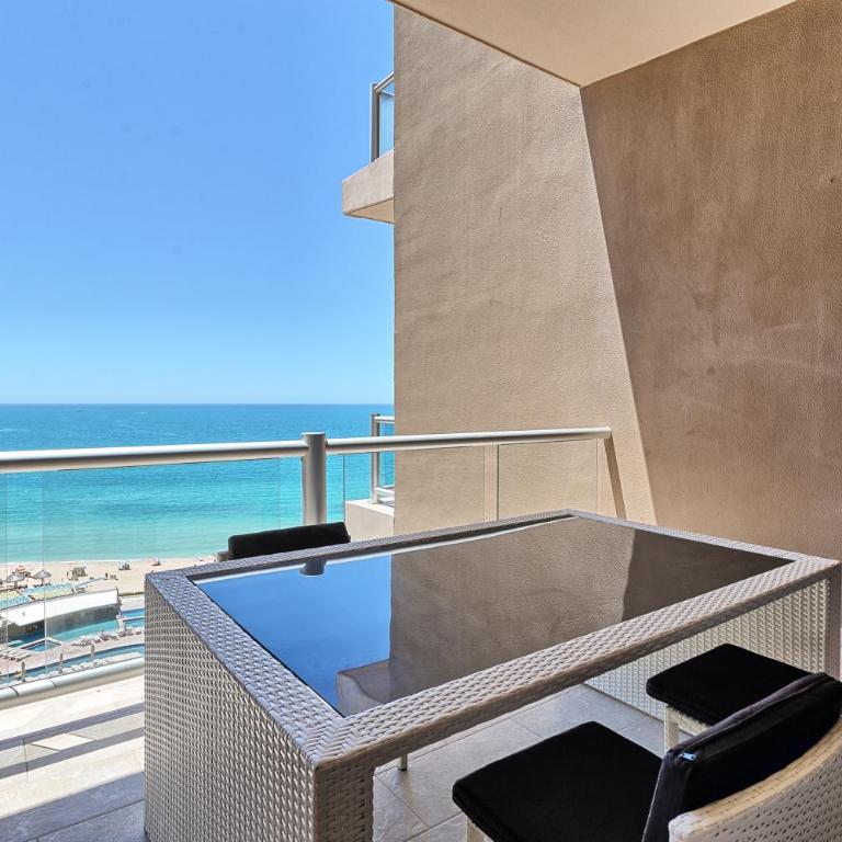 Las Palomas Cortez 805 Luxury Beachfront 1BR, 1BA for 4 - One-Bedroom Apartment - Oceanfront - 2