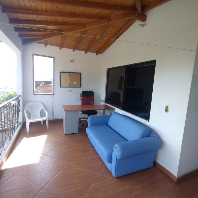 Apto Vista Hermosa en Mitad de Medellin con parqueo - Apartment - 3