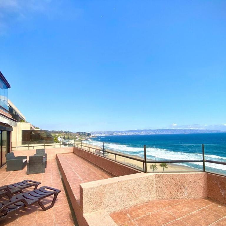 Espectacular departamento de primera linea - Three-Bedroom Apartment with Sea View - 15