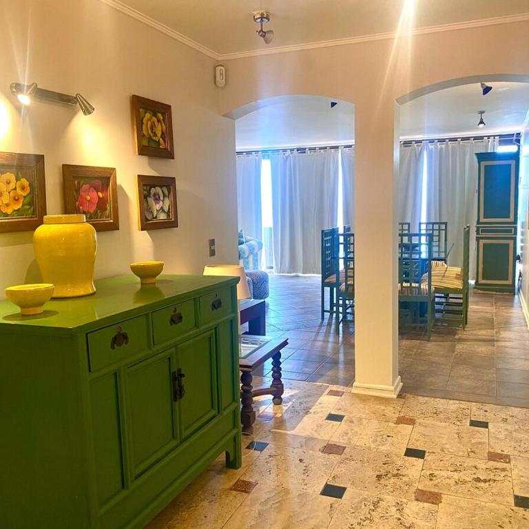Espectacular departamento de primera linea - Three-Bedroom Apartment with Sea View - 25