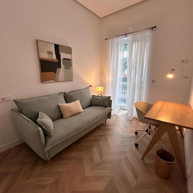 Piso encantador en el centro de Alicante - Three-Bedroom Deluxe Apartment - 11