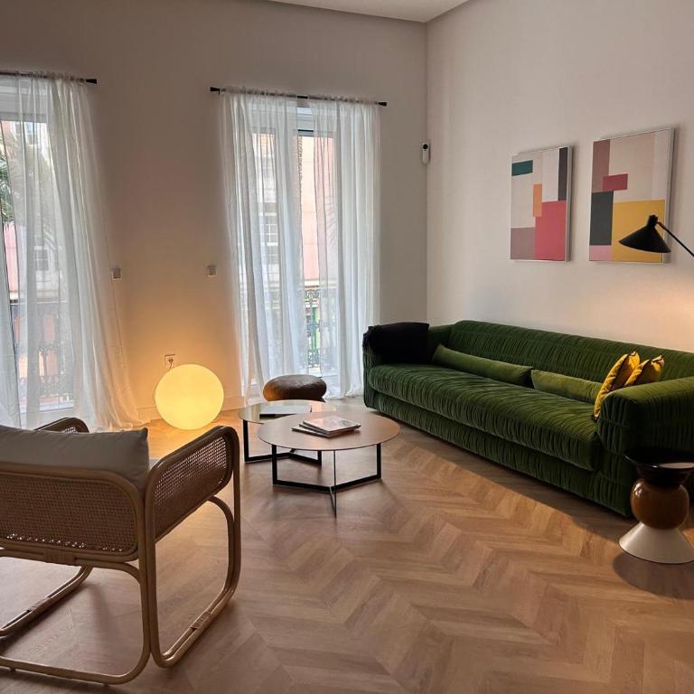 Piso encantador en el centro de Alicante - Three-Bedroom Deluxe Apartment - 1