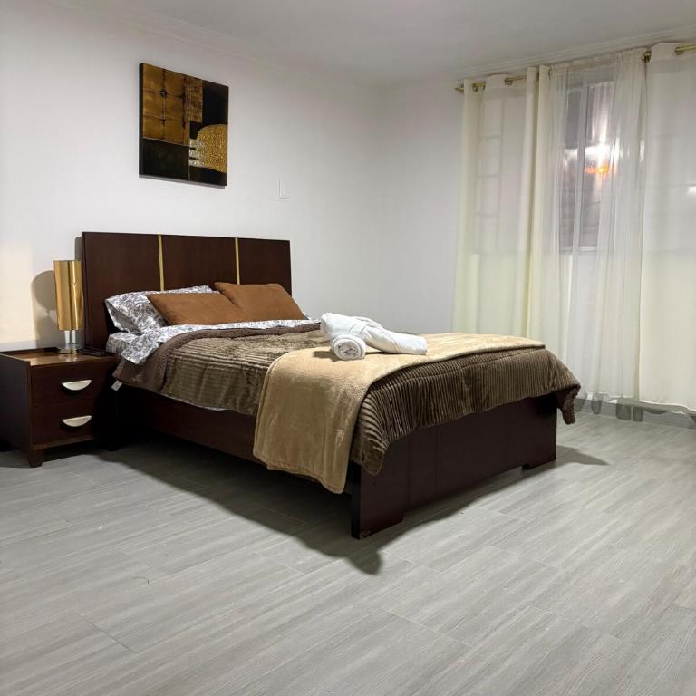 Casa moderna familiar para estadías confortables - Three-Bedroom Home - 15