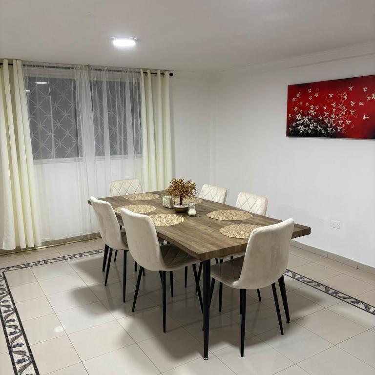 Casa moderna familiar para estadías confortables - Three-Bedroom Home - 17
