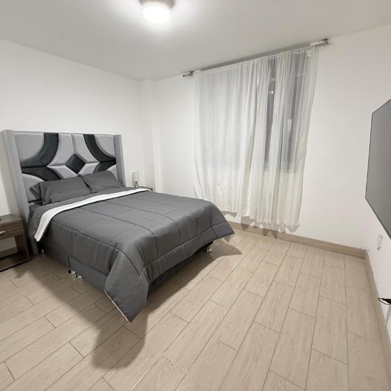 Apartamento moderno a 5 minutos de Plaza Norte - Three-Bedroom Apartment - 18