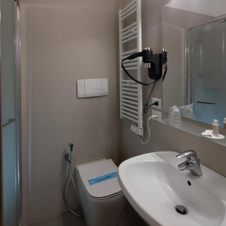 CityHotel Cristina Vicenza - Comfort Double or Twin Room - 6