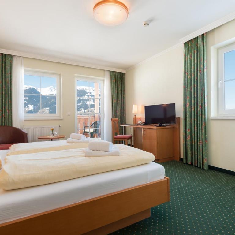 Hotel Jörglerhof - Doppelzimmer mit Balkon (2 Erwachsene + 1 Kind) - 1