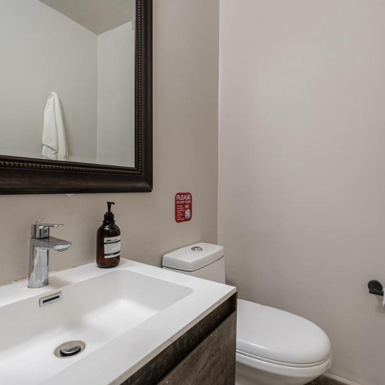 Poblado Mansion With Hot Tub & A/C Sleeps 9 - Villa - 7
