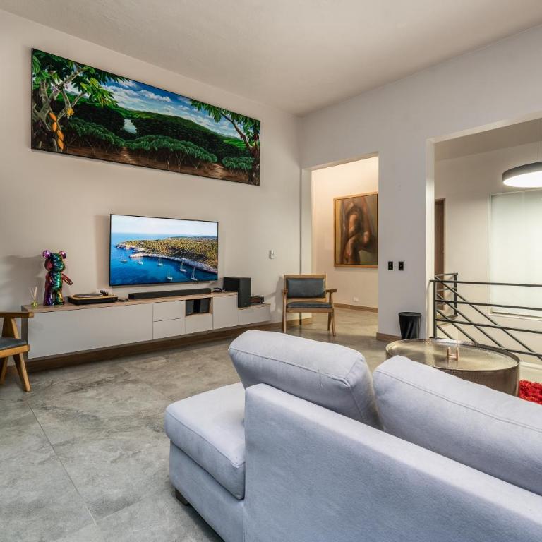 Poblado Mansion With Hot Tub & A/C Sleeps 9 - Villa - 29