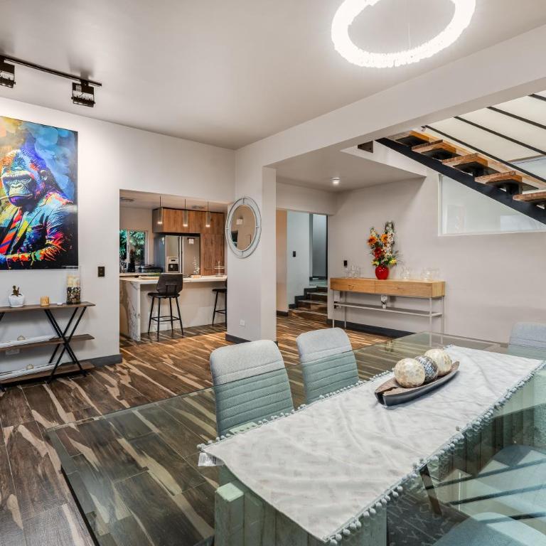 Poblado Mansion With Hot Tub & A/C Sleeps 9 - Villa - 30