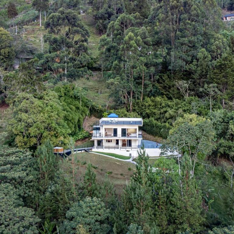 Poblado Mansion With Hot Tub & A/C Sleeps 9 - Villa - 48