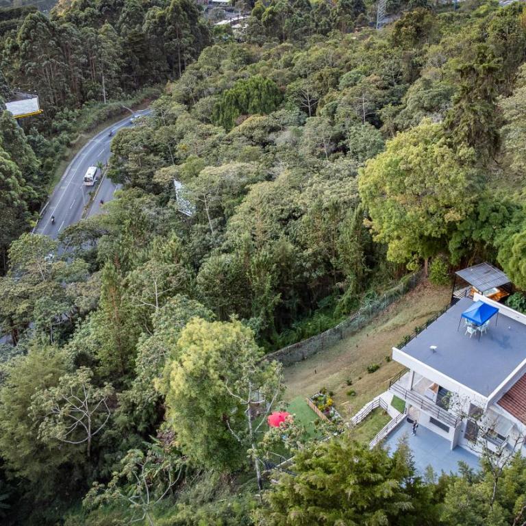Poblado Mansion With Hot Tub & A/C Sleeps 9 - Villa - 37
