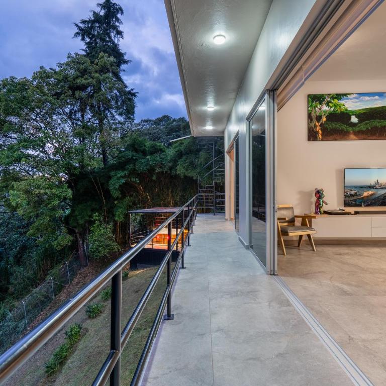 Poblado Mansion With Hot Tub & A/C Sleeps 9 - Villa - 38