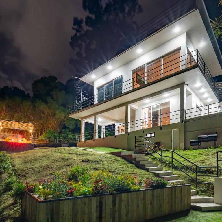 Poblado Mansion With Hot Tub & A/C Sleeps 9 - Villa - 49