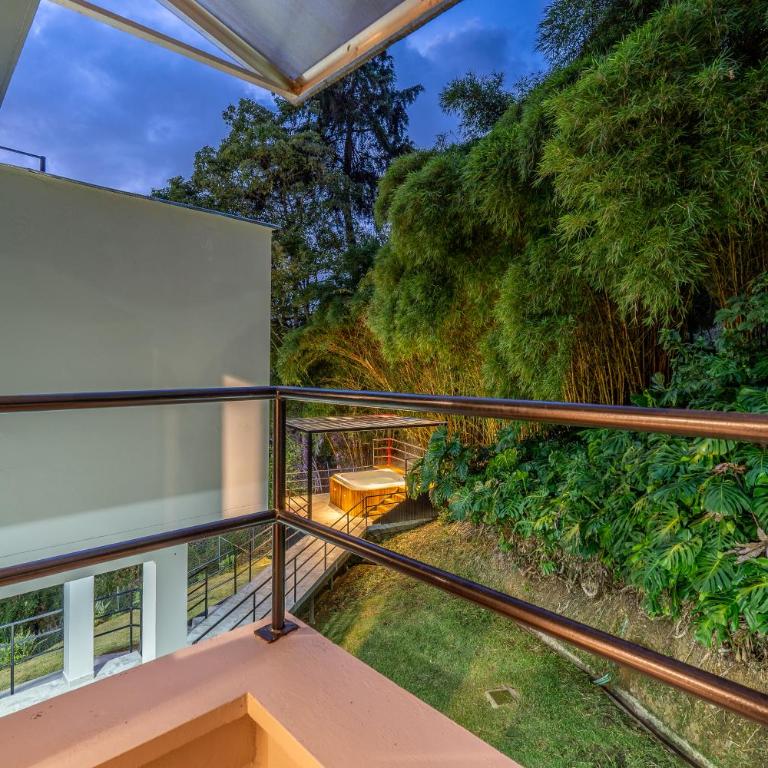 Poblado Mansion With Hot Tub & A/C Sleeps 9 - Villa - 54