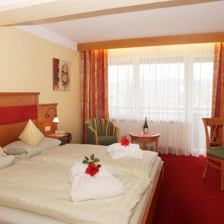 Ferienhotel Hubertus - ausgewählte Getränke inklusive - Doppelzimmer mit Balkon - 1