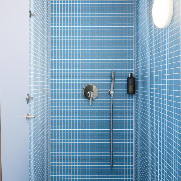 Latroupe Poblenou Beach - Bed in 10-12 Bed Mixed Dormitory Room - 5