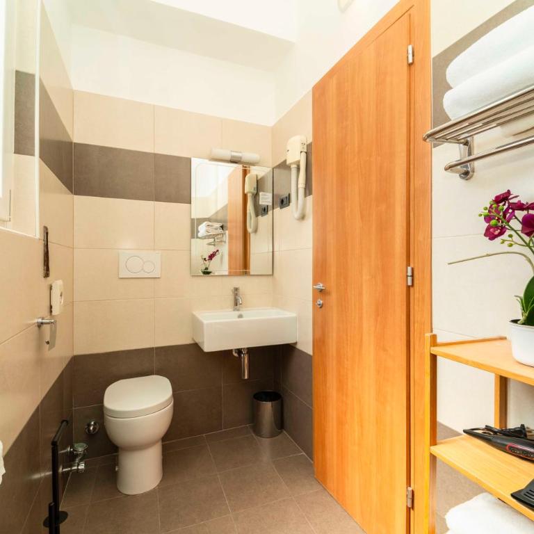 Residenza Carducci - Double Room with Private Bathroom - 5
