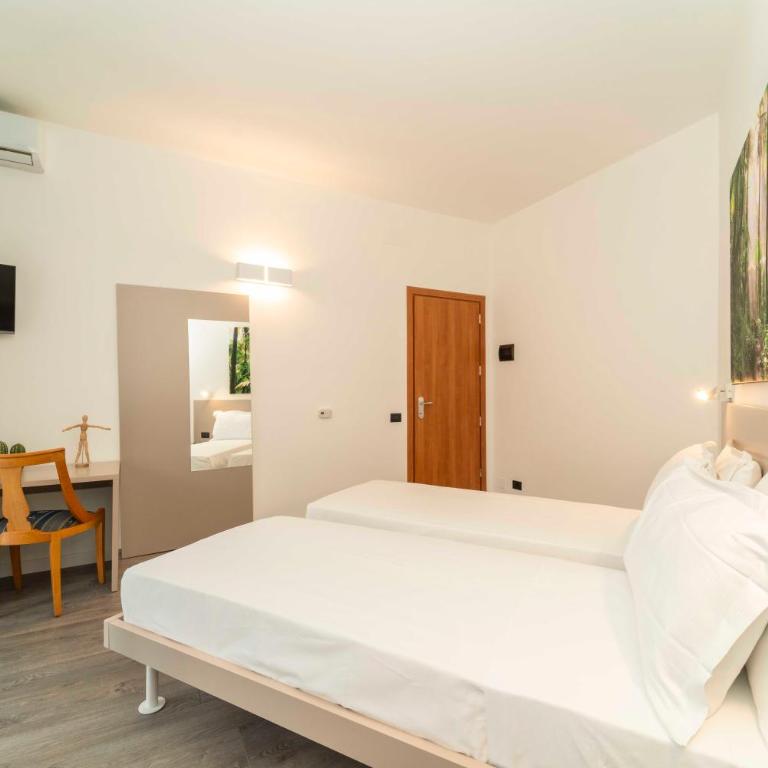 Residenza Carducci - Double Room with Private Bathroom - 11