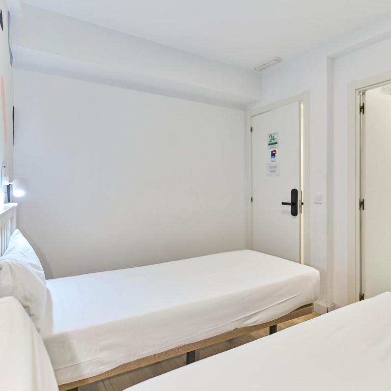 Hostal Carmen by gaiarooms - Habitación Doble Económica - 10