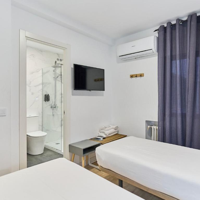 Hostal Carmen by gaiarooms - Habitación Doble Económica - 9