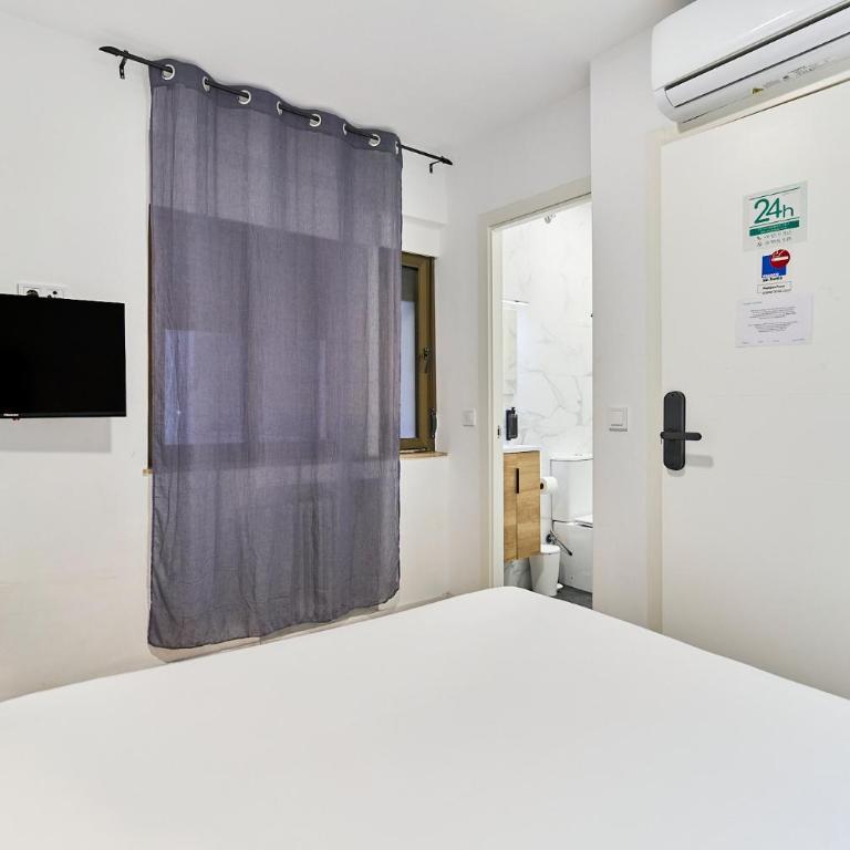 Hostal Carmen by gaiarooms - Habitación Doble Económica - 8