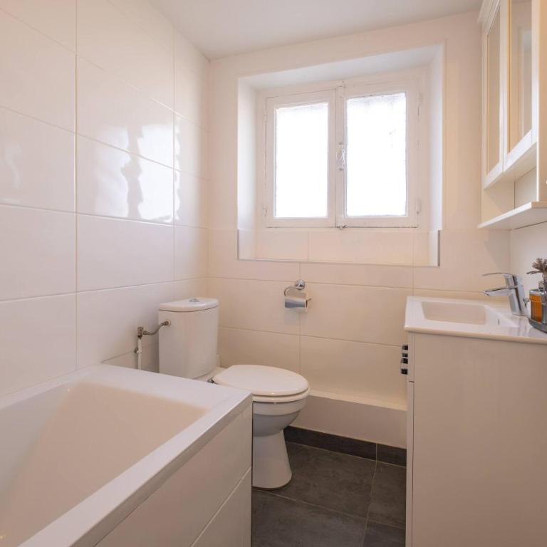 Eiffel Tower View 3BR Balcony - Appartement - 12