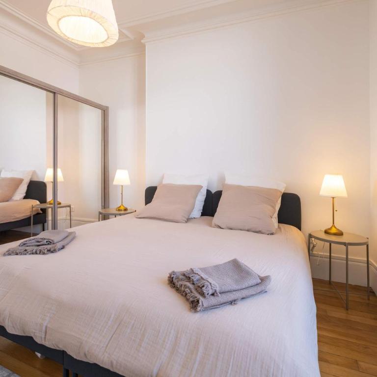 Eiffel Tower View 3BR Balcony - Appartement - 9