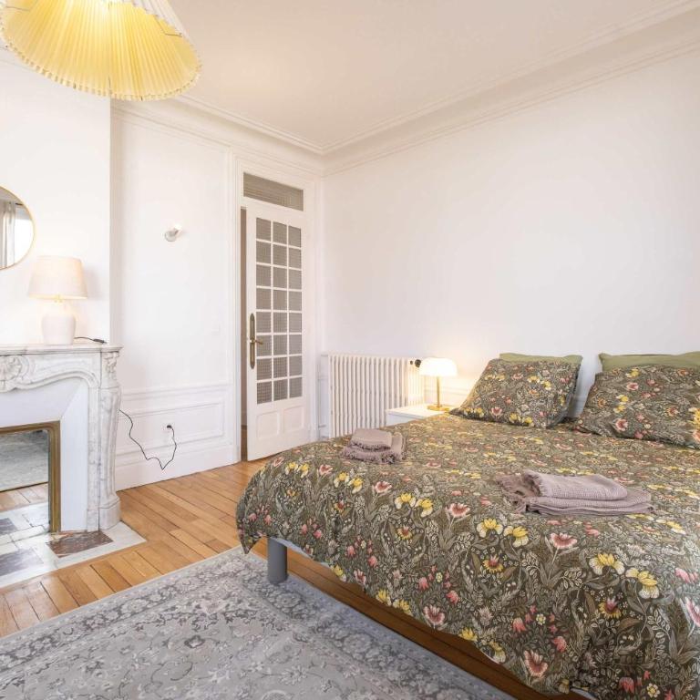 Eiffel Tower View 3BR Balcony - Appartement - 15