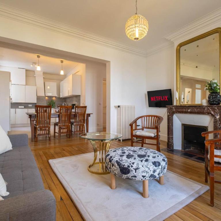 Eiffel Tower View 3BR Balcony - Appartement - 21