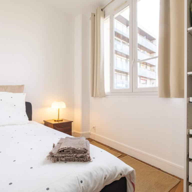 Eiffel Tower View 3BR Balcony - Appartement - 25