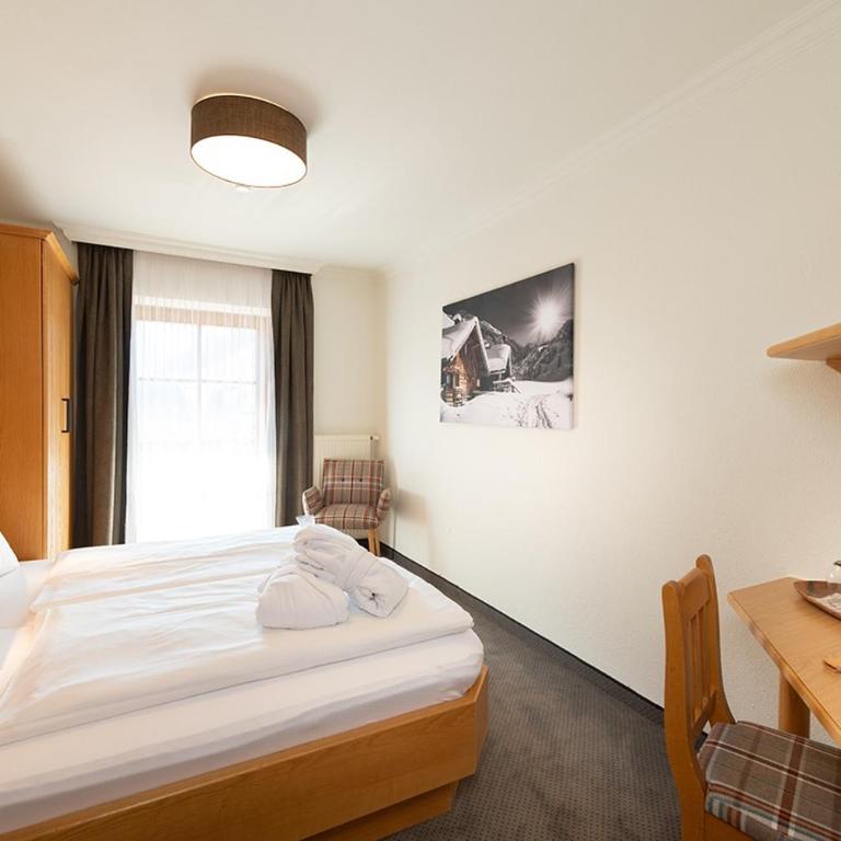 Familienhotel Oberkarteis - Doppelzimmer - 1