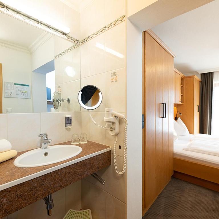 Familienhotel Oberkarteis - Doppelzimmer - 2