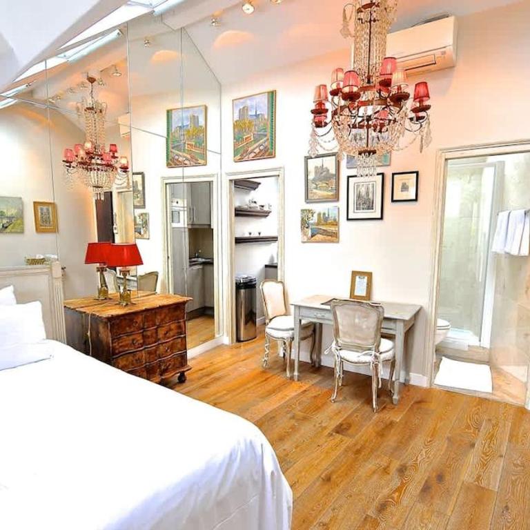 A Penthouse Balcony Esmeralda with AC - Appartement - 9