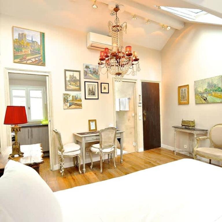 A Penthouse Balcony Esmeralda with AC - Appartement - 10