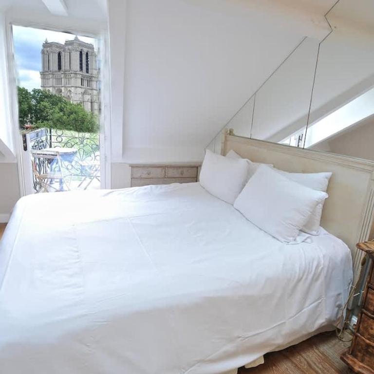 A Penthouse Balcony Esmeralda with AC - Appartement - 11