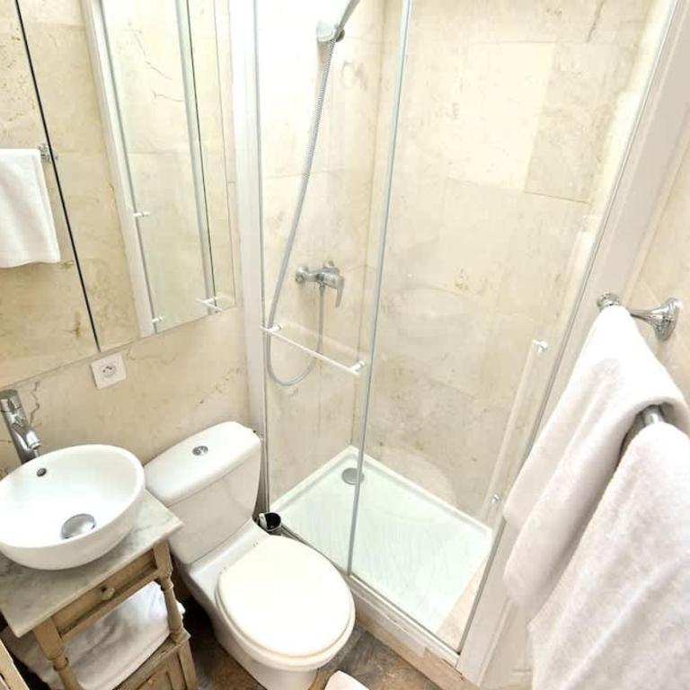 A Penthouse Balcony Esmeralda with AC - Appartement - 13
