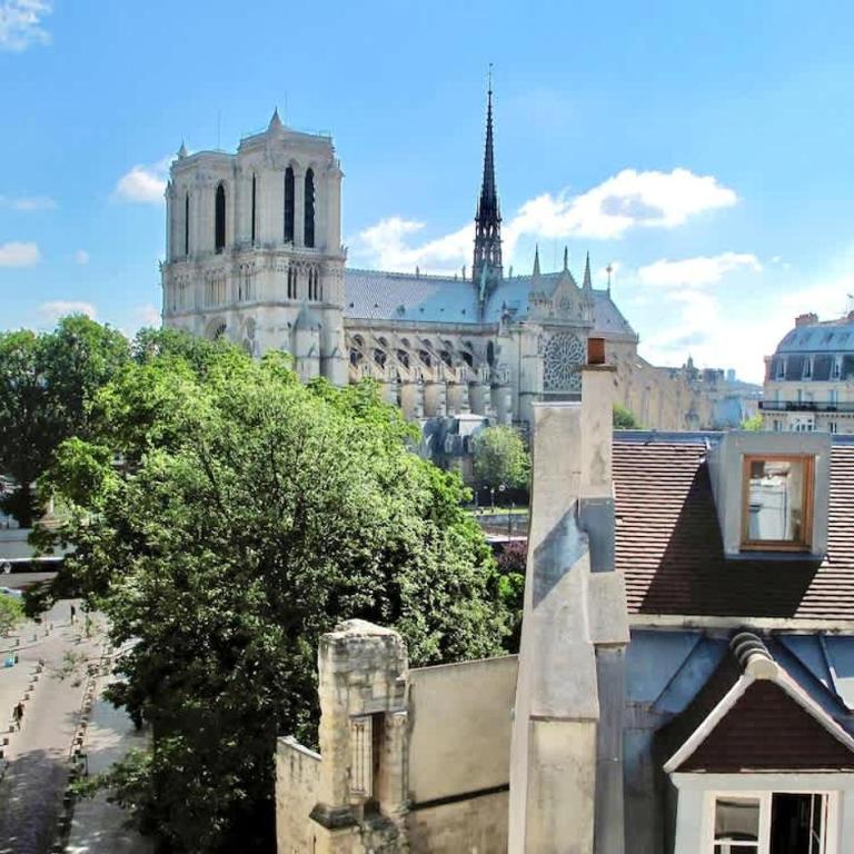 The Most Romantic Notre Dame with AC - Apartment - 1
