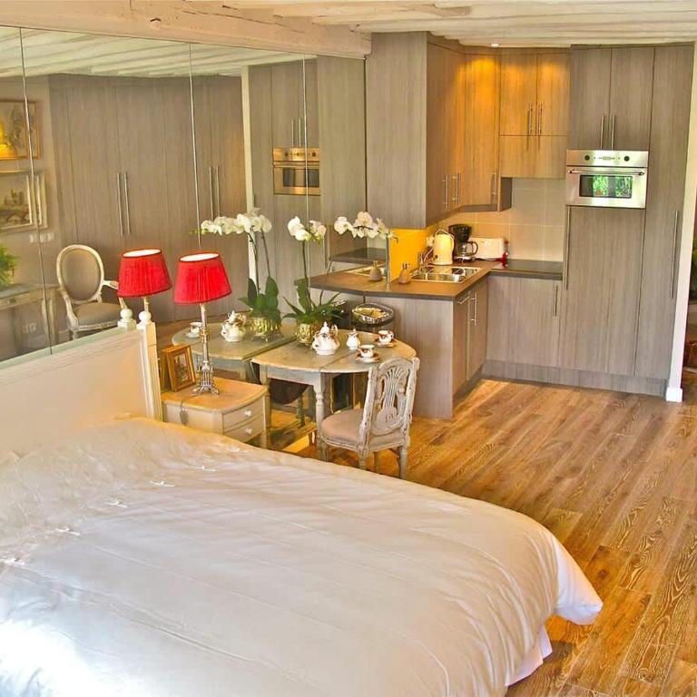 The Most Romantic Notre Dame with AC - Apartment - 12